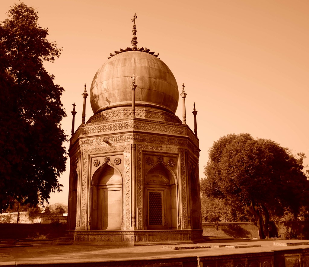 Walter Rheinhardt Sombre's Tomb, Image credit- Flickr.com